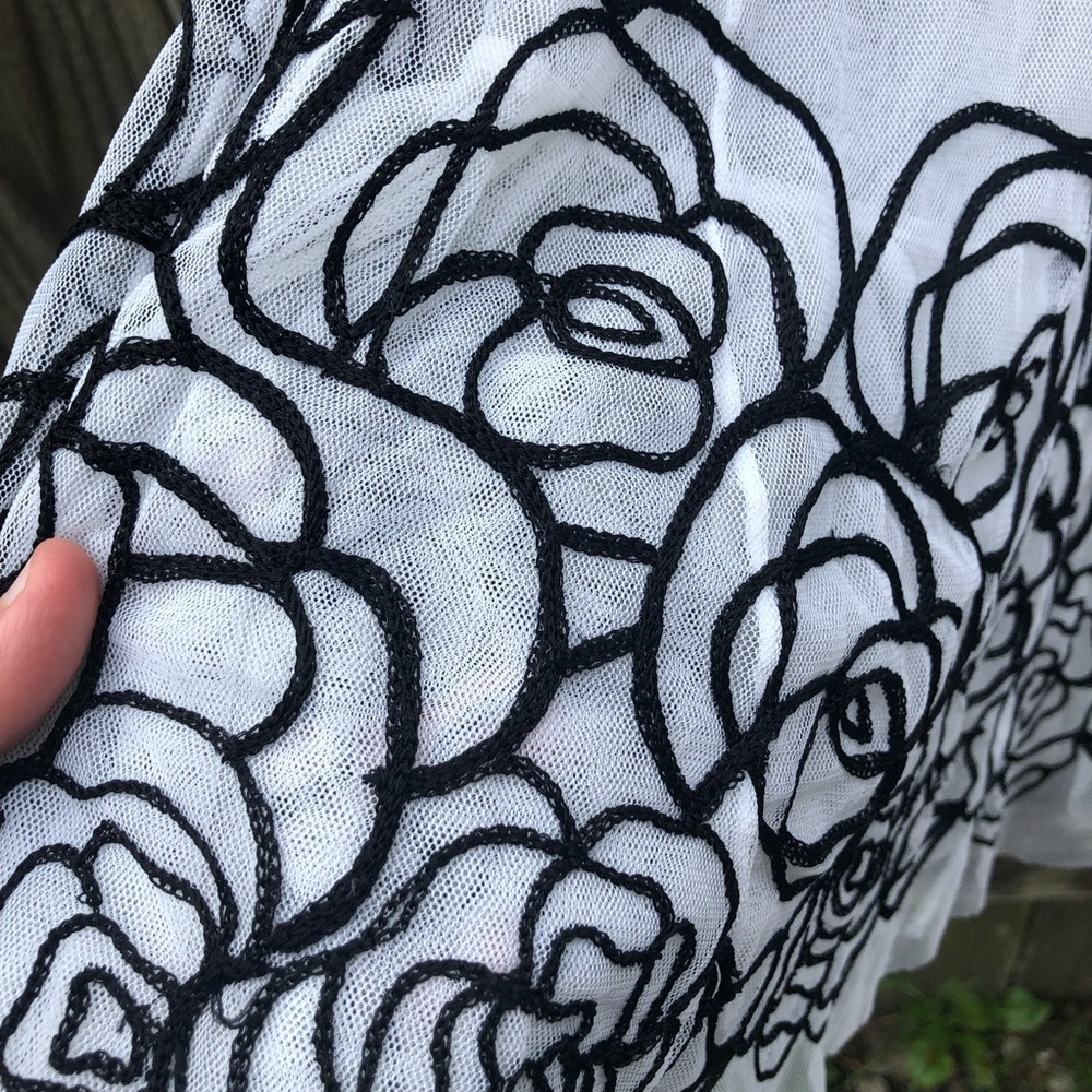 Oscar by Oscar de la Renta Floral Embroidered Mesh Midi Skirt Size 8 White Black - Picture 5 of 10